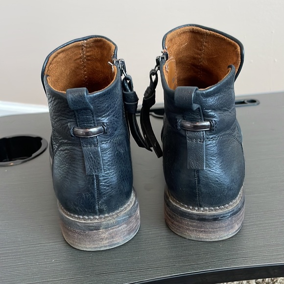 Boots - Picture 3 of 7